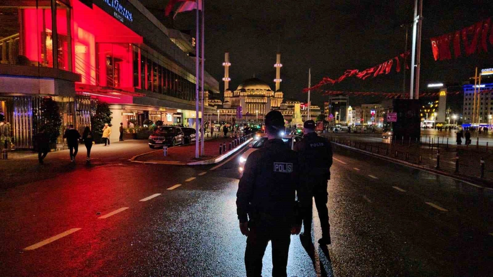 İstanbul'da Huzur İstanbul Denetimi Taksim Meydanı'nda Devam Ediyor