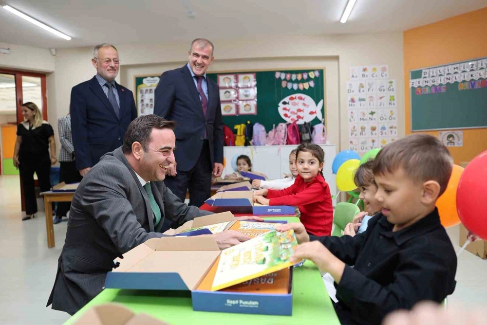 Başiskele'de Okul Öncesi Eğitim Gören Öğrencilere Maarif Modeli Uygun Eğitim Setleri Dağıtıldı