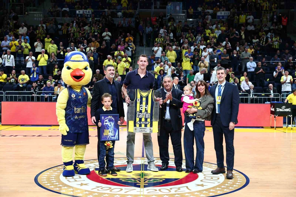 Fenerbahçe'de Jan Vesely İçin Duygusal Veda Seremonisi Düzenlendi