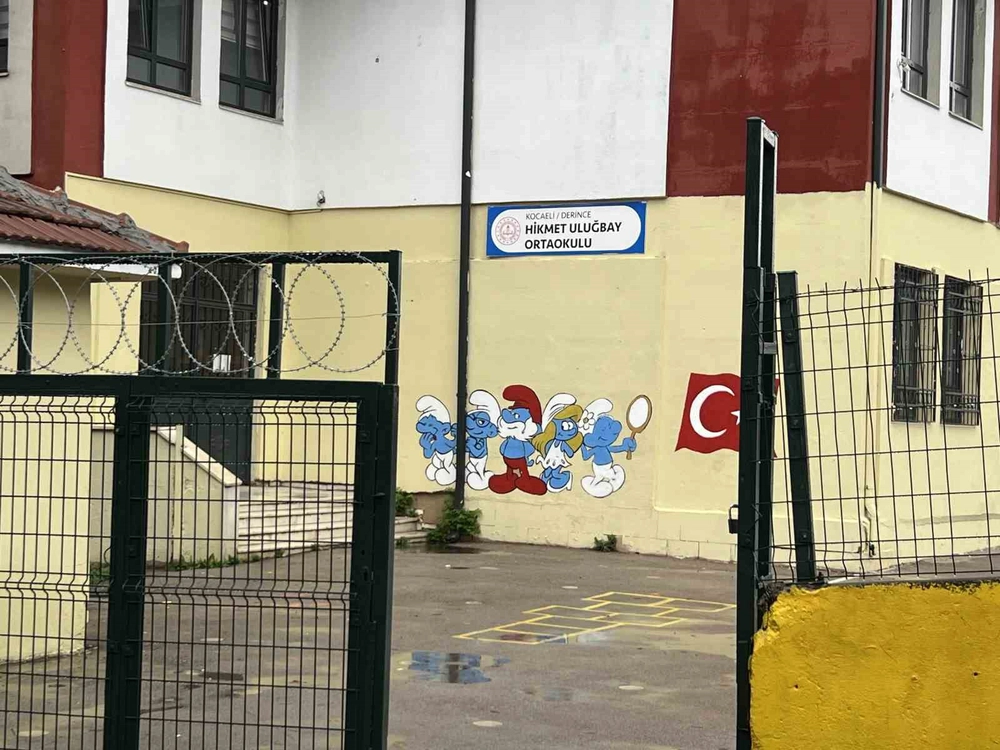 Kocaeli'de Ortaokulda Tavan Sıvaları Düştü ve 3 Öğrenci Yaralandı