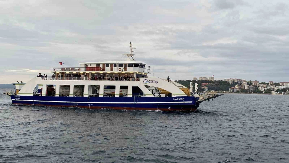 Gökçeada'ya Giden Feribot Seferleri Olumsuz Hava Şartları Nedeniyle İptal Edildi