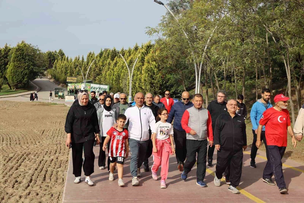 Körfez Tütünçiftlik Sahili'nde Sağlıklı Yaşam İçin 10 Kilometrelik Yürüyüş