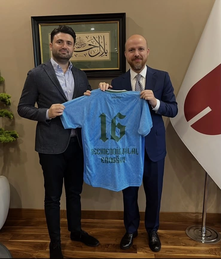 Bursaspor Başkanı Enes Çelik'ten Bilal Erdoğan'a Anlamlı Bir Hediye
