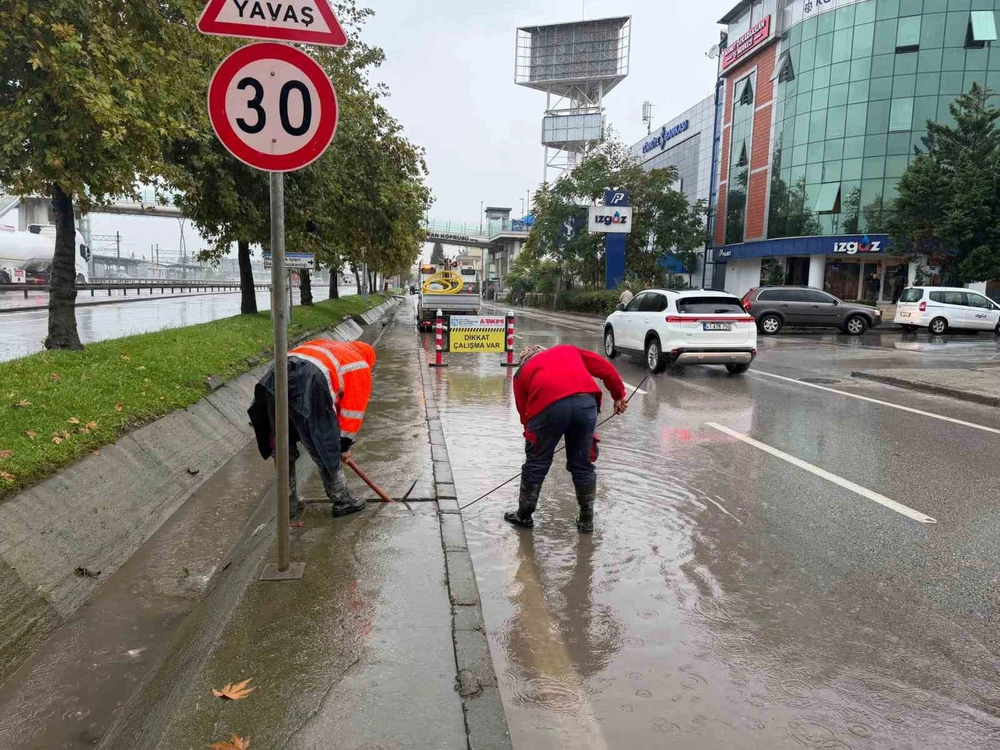 Kocaeli'de Yağış Öncesi ve Esnasında Ekipler Sahada Teyakkuzda