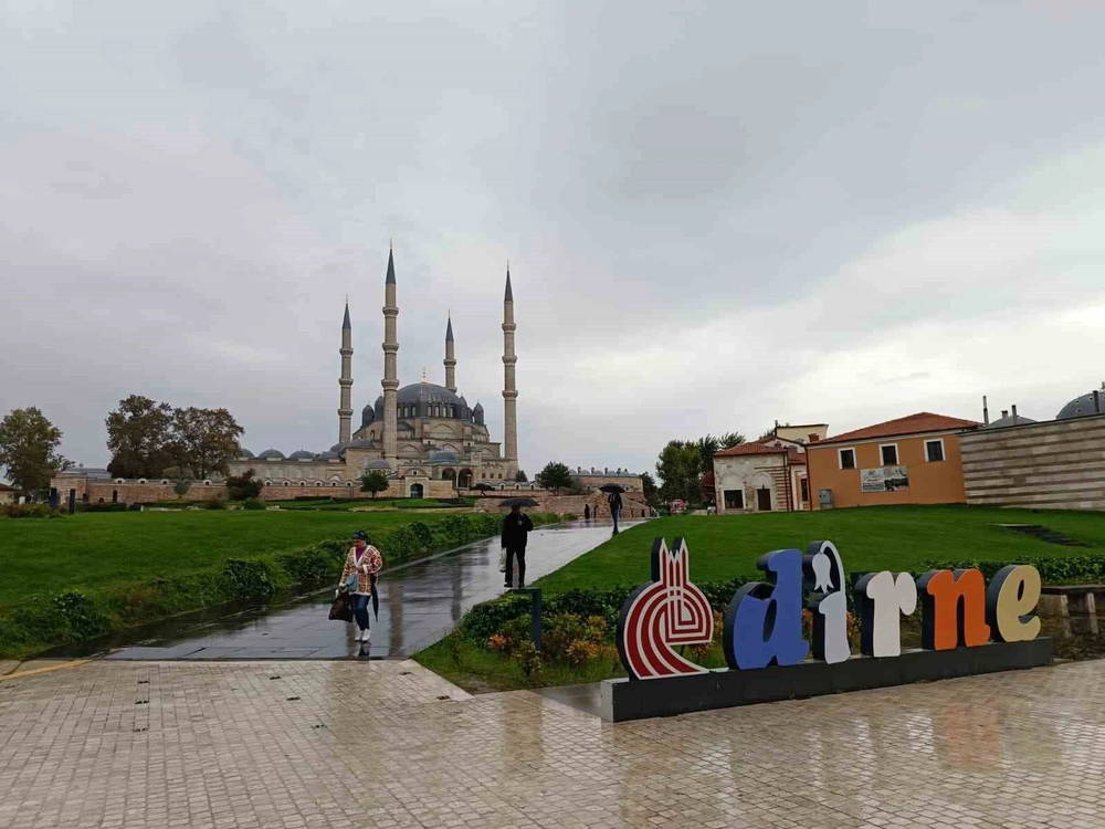 Edirne'de Beklenen Serin ve Yağışlı Hava Başladı