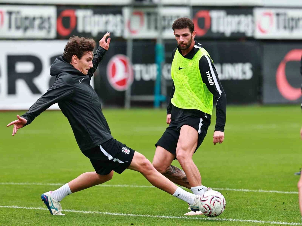 Beşiktaş Kocaelispor Karşısında Sahaya Çıkmak İçin Hazırlıklarını Yoğunlaştırdı