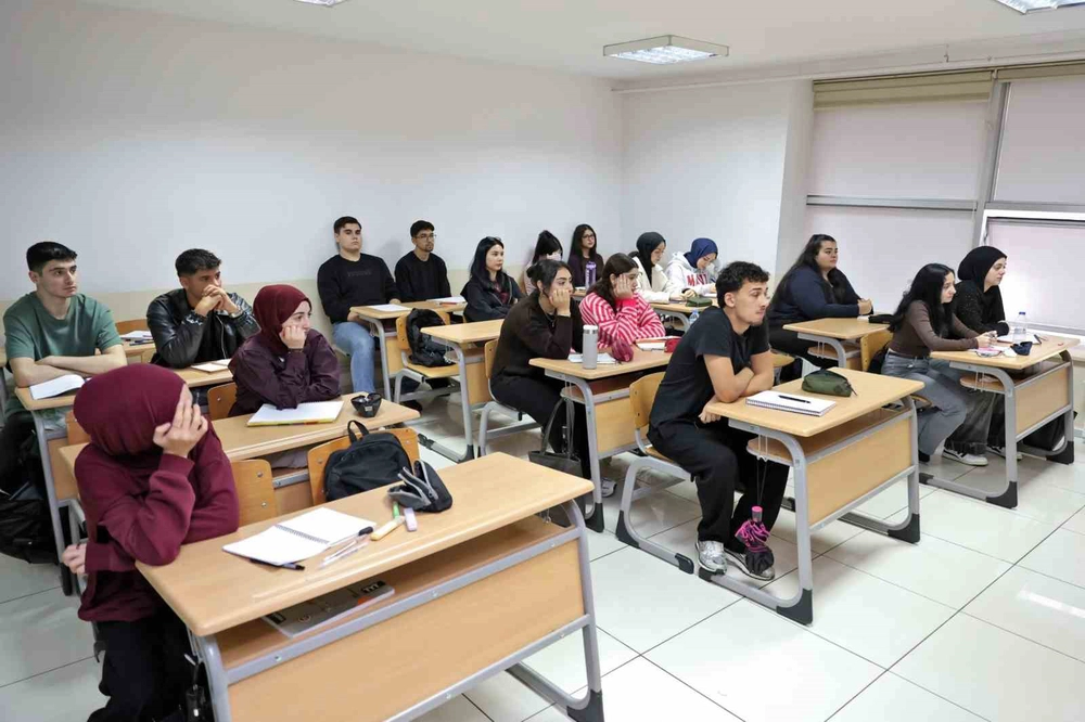 Bursa Büyükşehir Belediyesi Öğrenciler İçin Ücretsiz YKS Hazırlık Kurslarını Başlattı