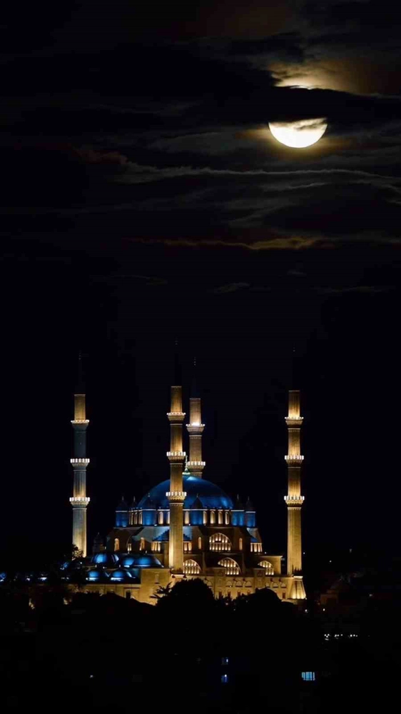 Selimiye Camii Parçalı Dolunayın Büyülü Işığıyla Görkemli Bir Manzara Sundu