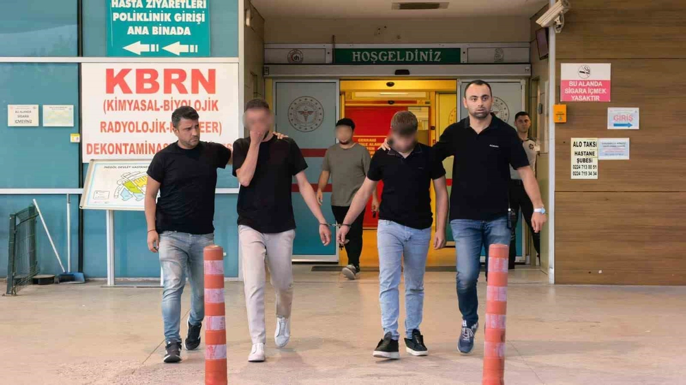 Bursa'da yaşlı kadını 1,5 milyon lira dolandıran çete yakayı ele verdi