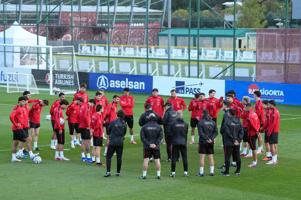 Milli Takım Belçika Maçı Öncesi Sahaya İndi