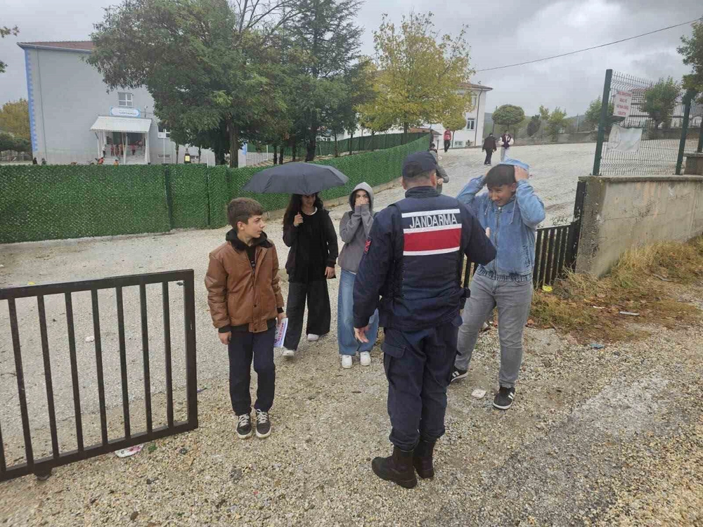 Bilecik'te Okul Çevresinde 80 Personel ile Güvenlik Denetimi Yapıldı