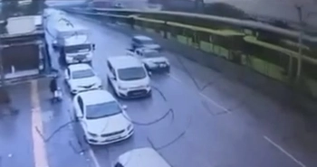 Bursa'da Sabah Saatlerinde Peş Peşe İki Trafik Kazası Meydana Geldi