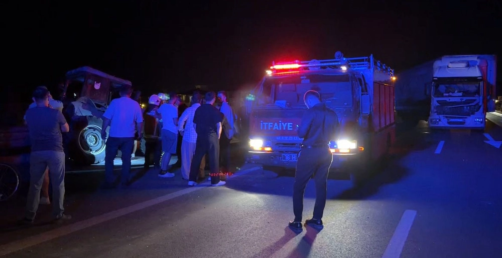 İznik'te Tır Traktöre Çarptı, Bir Kişi Hayatını Kaybetti