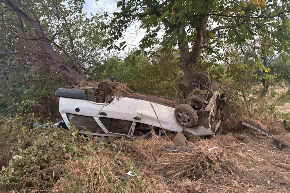 İnegöl'de Otomobil Şarampole Yuvarlandı 8 Kişi Yaralandı