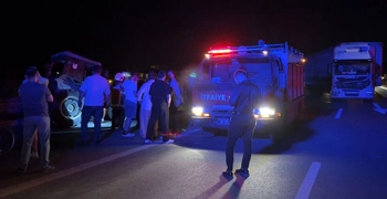 İznik'te Tır Traktöre Çarptı, Bir Kişi Hayatını Kaybetti