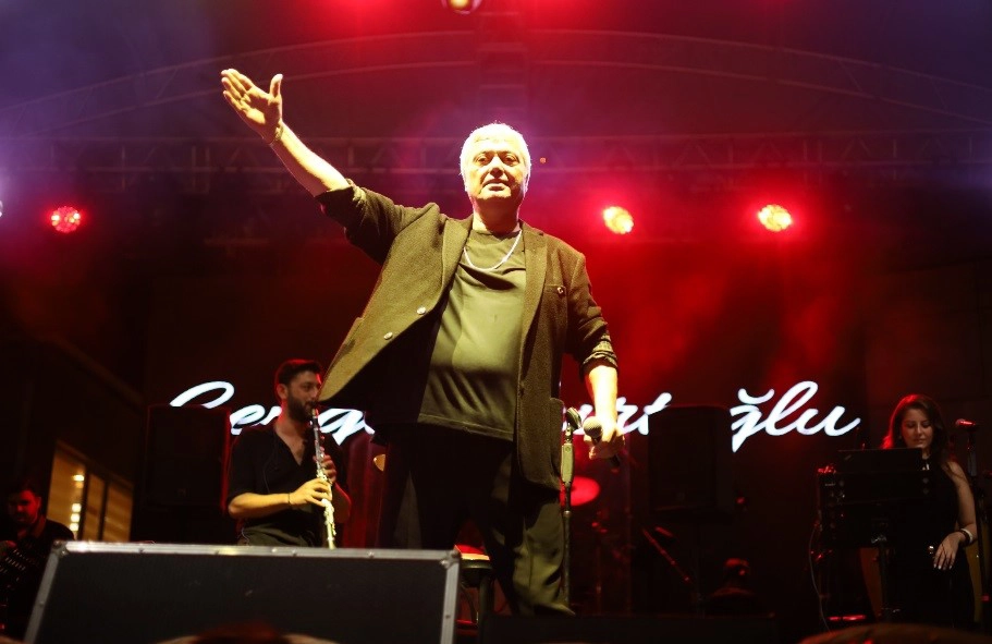 Cengiz Kurtoğlu Altın Biber Festivali'nde Tarihi Konser Verdi