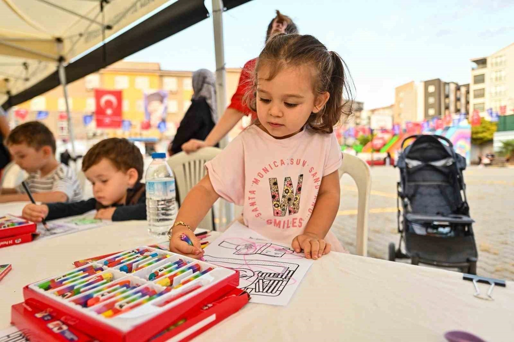 Bursa'da Çocuk Şenliği Renkli Görüntülere Sahne Oldu