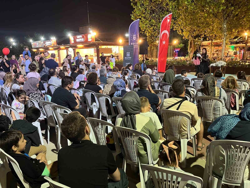 Bursa'da Kukla ve Karagöz Sanatı 14 Gösteriyle Buluştu