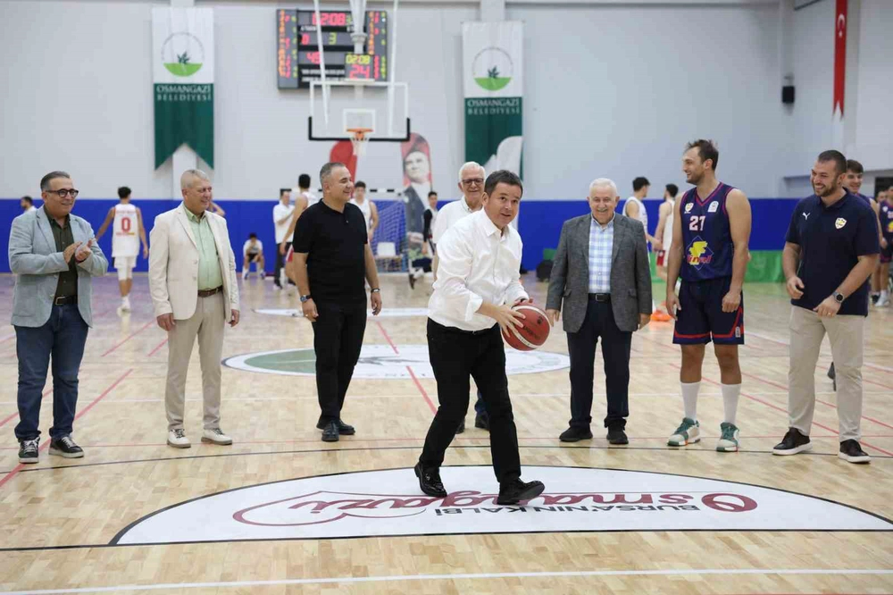 Osmangazi Belediye Başkanı Erkan Aydın Final Basketbol Turnuvası'nda Sporcularla Buluştu