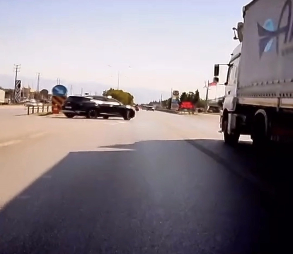 Kırmızı Işık İhlali Kaza Yaptırdı: Motosikletli Ölümden Döndü