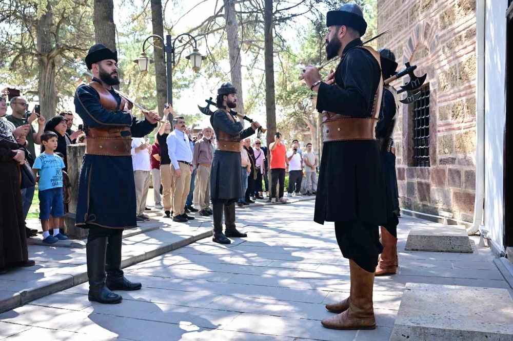 Kalemin İzinde Fetih Yolunda Projesiyle Bursa'nın 700 Yıllık Fetih Hikayesi Kitap Oluyor
