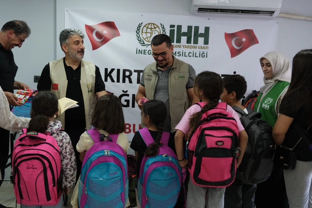 İHH İnegöl Temsilciliğinden kırtasiye yardımı