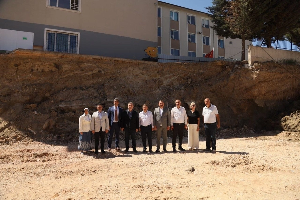 Mütareke İlkokulunda İstinat Duvarı Çökmesi Sonrası AK Parti'den İnceleme