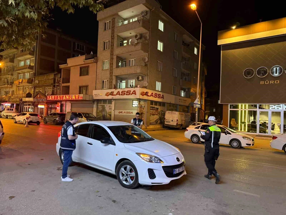 İnegöl'de Büyük Asayiş Operasyonu 45 İş Yeri ve 354 Araç Denetlendi
